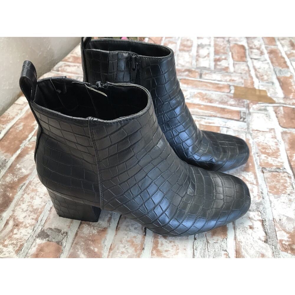 Time and Tru Women's Square Toe 2.5" Heels Elegant Ankle Boots Size 6 Black